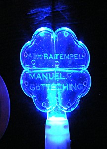 Leuchtstab mit Ashra/Manuel Göttsching Schriftzug - für Fans